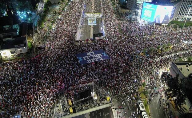 در حال نزدیک شدن به بحران قانون اساسی هستیم/ دشمنان بوی ضعف دولت شیطانی نتانیاهو را احساس کردهاند/ با شروع جلسات کنست، اعتراضات نیز شدت خواهد گرفت