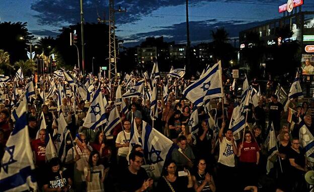 در حال نزدیک شدن به بحران قانون اساسی هستیم/ دشمنان بوی ضعف دولت شیطانی نتانیاهو را احساس کردهاند/ با شروع جلسات کنست، اعتراضات نیز شدت خواهد گرفت