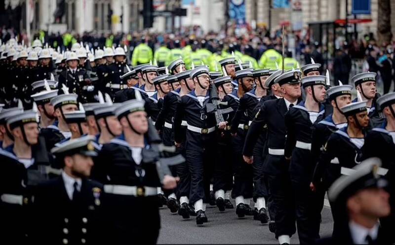 تغییر «ضمایر» در نیروی دریایی سلطنتی برای احساس راحتی دگرباشان جنسیتی!