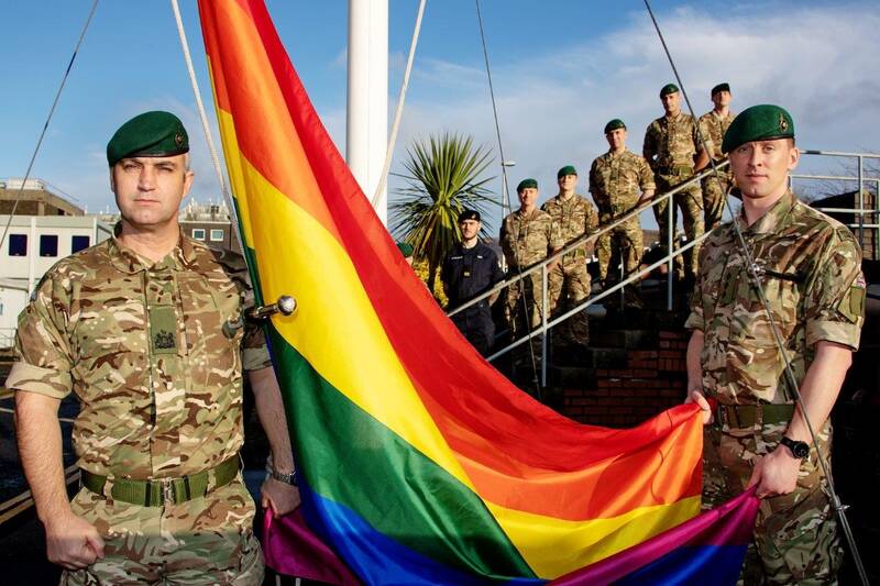 تغییر «ضمایر» در نیروی دریایی سلطنتی برای احساس راحتی دگرباشان جنسیتی!