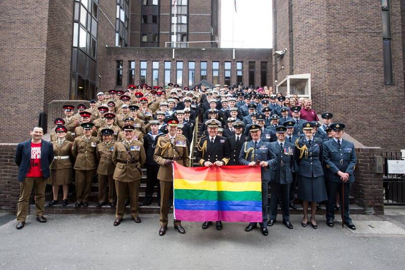 تغییر «ضمایر» در نیروی دریایی سلطنتی برای احساس راحتی دگرباشان جنسیتی!