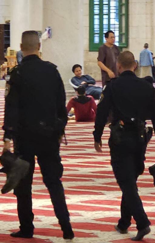 یورش صدها شهرکنشین صهیونیست به مسجدالاقصی+ فیلم