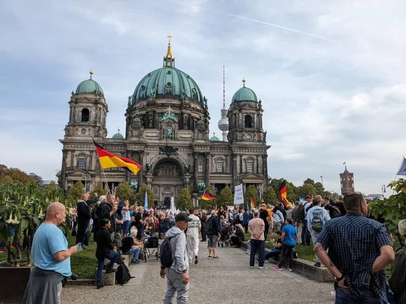 تظاهرات ضد دولتی در آلمان و درخواست توقف حمایت از اوکراین+ فیلم