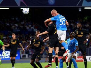 شکست غیرمنتظره منچستر و آرسنال در شب درخشش رویایی رئالیها در ناپل