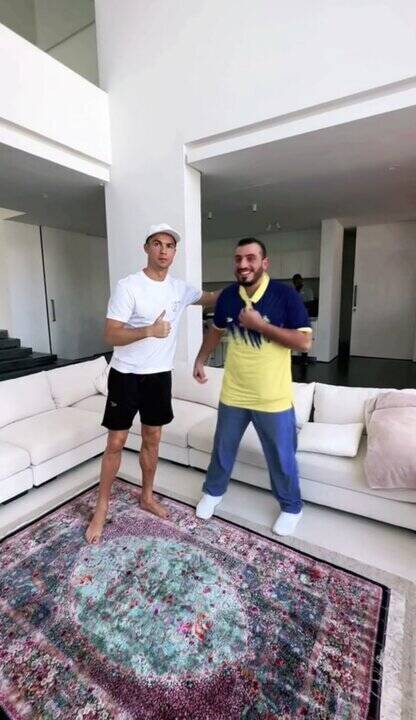 رونالدو فرش پرسپولیس را در خانهاش پهن کرد +عکس