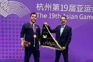 اهتزاز پرچم حضرت ابوالفضل (ع) در هانگژو + عکس