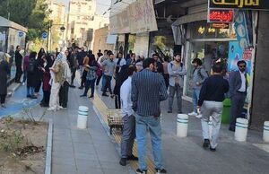 عکس/ تجمع مردم در خیابان‌های مشهد بعد از زلزله افغانستان