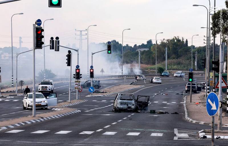 روز دوم عملیات طوفان الاقصی/ تبادل آتش سنگین در شهرک ماگان میان نیروهای مقاومت و صهیونیست/سفارتخانه های رژیم صهیونیستی در سراسر جهان به حالت آماده باش درآمدند/ حمله به صهیونیستها در مصر/ هلاکت ۱۵ صهیونیست در جنوب اشکلون+ عکس و فیلم