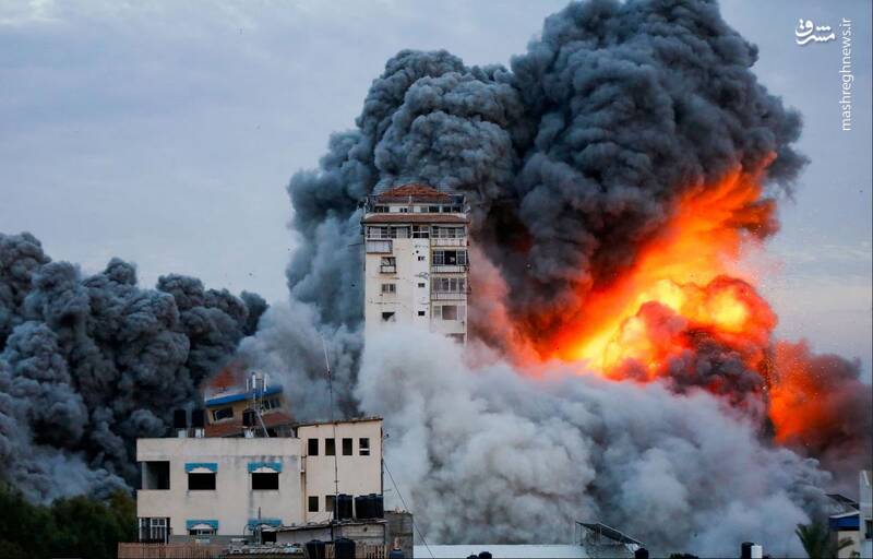 دود ناشی از حمله رژیم صهیونیستی به یک برج مسکونی در نوار غزه