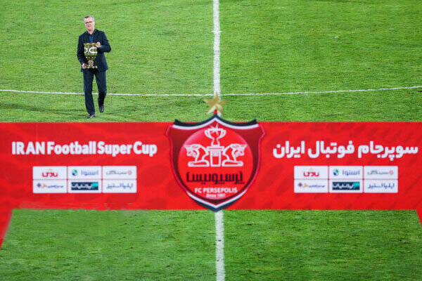 بیتدبیری سازمان لیگ؛ جشن قهرمانی پشت به تماشاگران 3