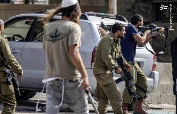 فیلم/ حمله شهرکنشینان مسلح صهیونیست به فلسطینیان در بیت لحم - مشرق نیوز