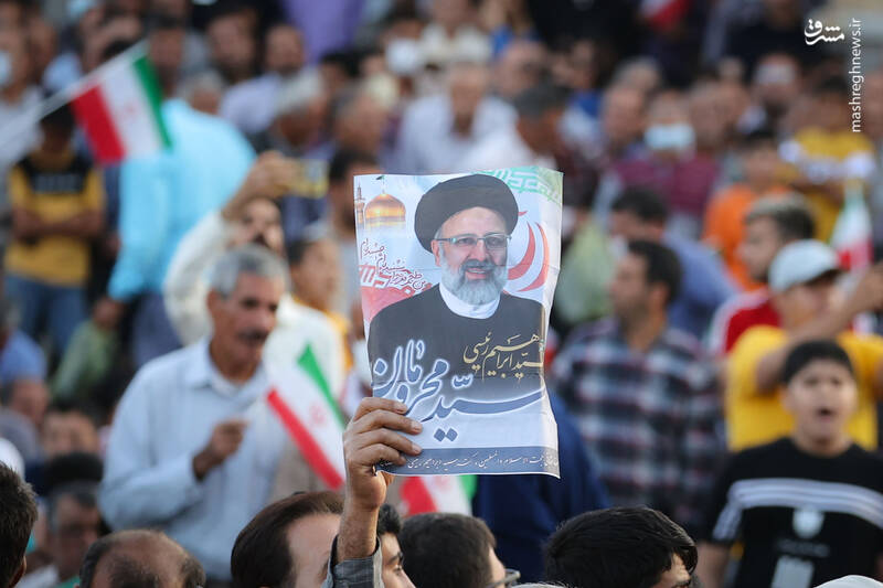 عکس/ حضور رئیسی در اجتماع پرشور مردم شیراز