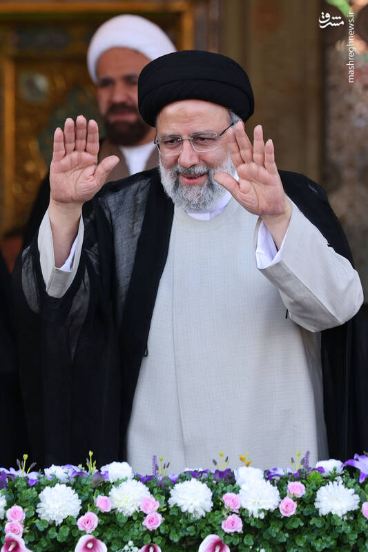 عکس/ حضور رئیسی در اجتماع پرشور مردم شیراز