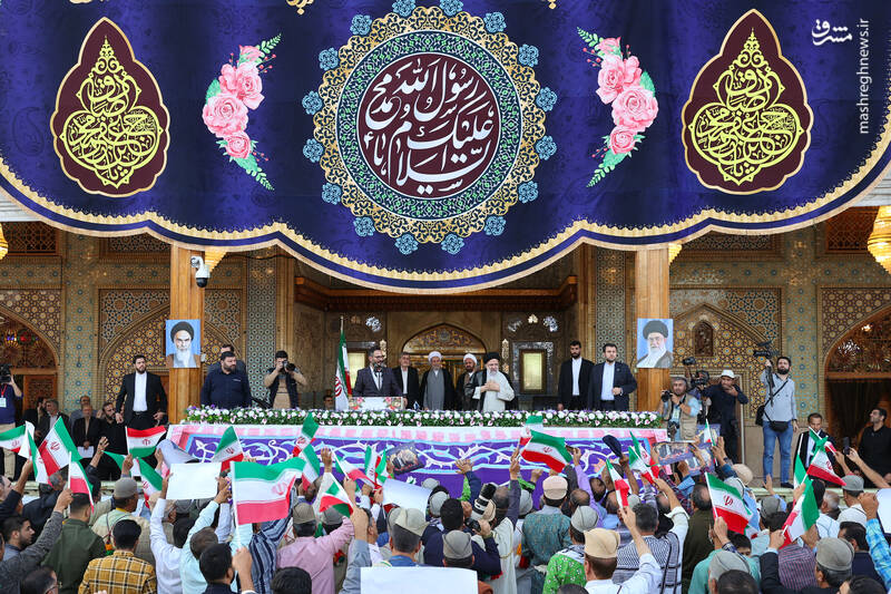 عکس/ حضور رئیسی در اجتماع پرشور مردم شیراز