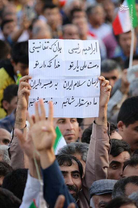 عکس/ حضور رئیسی در اجتماع پرشور مردم شیراز