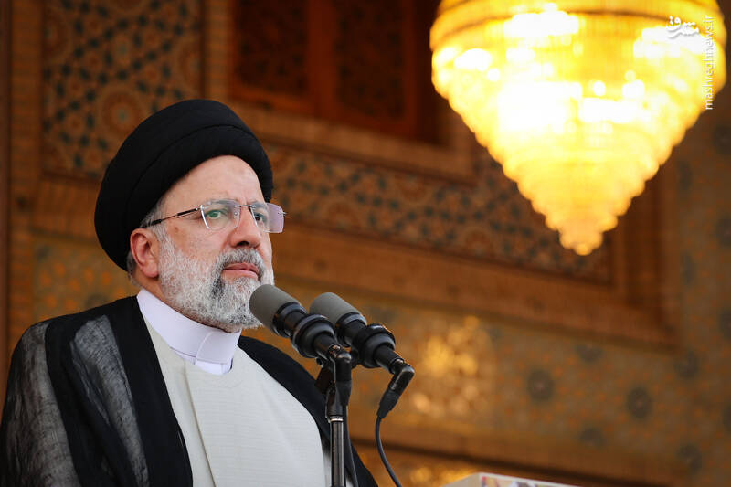 عکس/ حضور رئیسی در اجتماع پرشور مردم شیراز