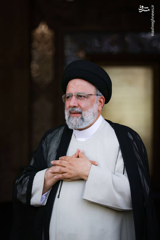 عکس/ حضور رئیسی در اجتماع پرشور مردم شیراز