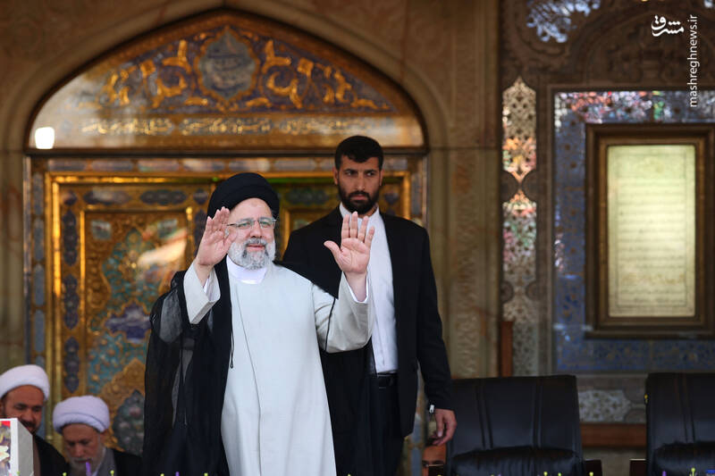 عکس/ حضور رئیسی در اجتماع پرشور مردم شیراز