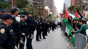 آماده‌باش پلیس نیویورک پیش از برگزاری راهپیمایی در حمایت از فلسطین