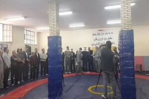 فیلم / ماجرای افتتاح سالن کشتی با 2 ستون میان تشک در خرم آباد
