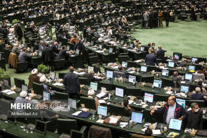 فعالیت گمرکات و بنادر شبانهروزی شد