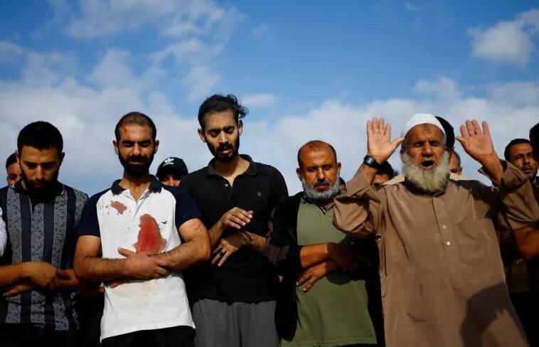 سوگواری جانکاه پدر برای دختر سه ساله فلسطین+عکس