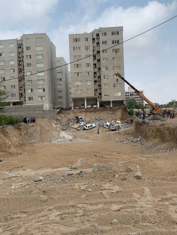 عکس/ حادثه ریزش دیوار و پارکینگ مجتمع مسکونی در بندرعباس