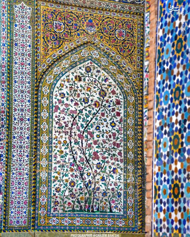 دریچهای به شکوه کاشیکاری در مسجد وکیل 2