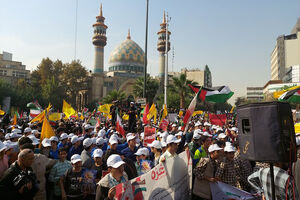 ببینید | حضور پرشور دانش‌آموزان تهرانی در میدان فلسطین تهران | طنین نوای «حیدر، حیدر» دانش آموزان