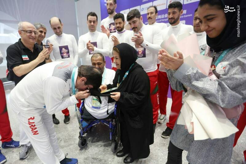 ادای احترام ملیپوشان والیبال نشسته به مادر شهید الداغی +عکس