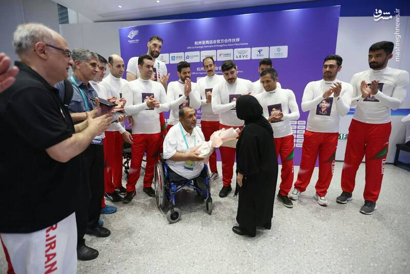 ادای احترام ملیپوشان والیبال نشسته به مادر شهید الداغی +عکس