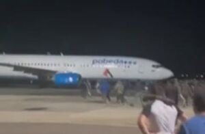 لحظه هجوم مسلمانان داغستان به هواپیمای صهیونیست‌های فراری
