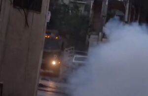 فیلم/ لحظه انفجار بمب در مسیر خودروهای نظامی در جنین
