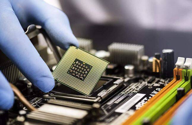 جنـگ سـرد ریـــزتراشــههــا