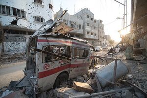 فیلم/ لحظاتی همراه یک آمبولانس در خیابان‌ های غزه