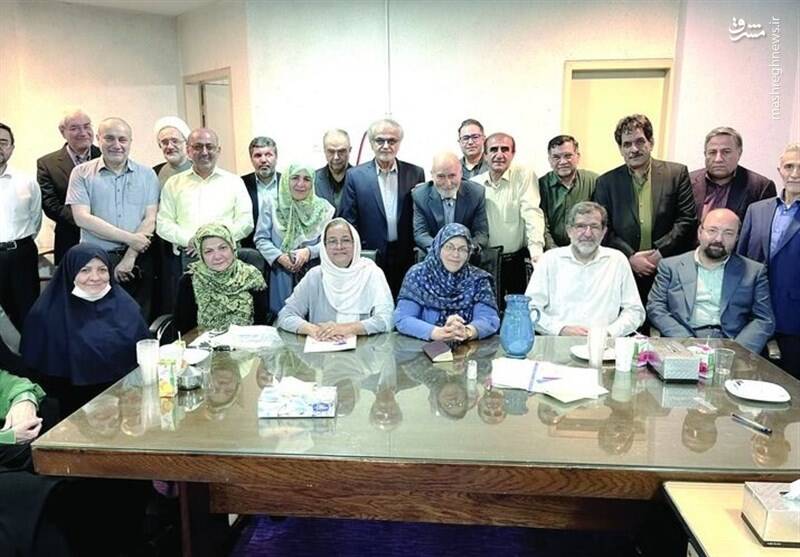 رادیکالها، نمایش قهر و آشتی در انتخابات آینده/ اصلاحطلبان ساختاری: اصلاحطلبان منتقد آذر منصوری اخلالگر هستند! / اصلاحطلبان ساختاری چه کسانی هستند و چه سودایی در سر دارند؟