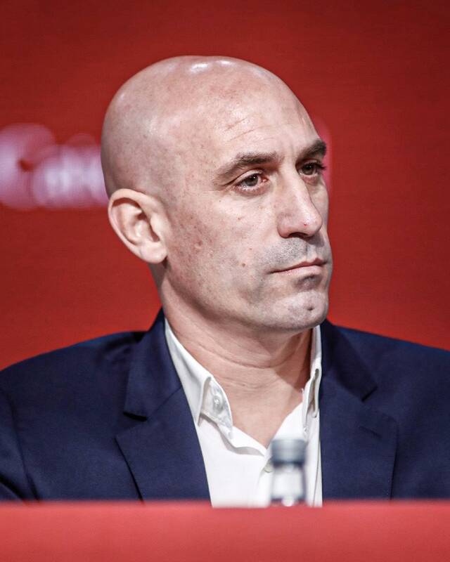 پرسپولیس بهشت خارجیهای بیفایده و هزینههای عجیب و غریب استقلال