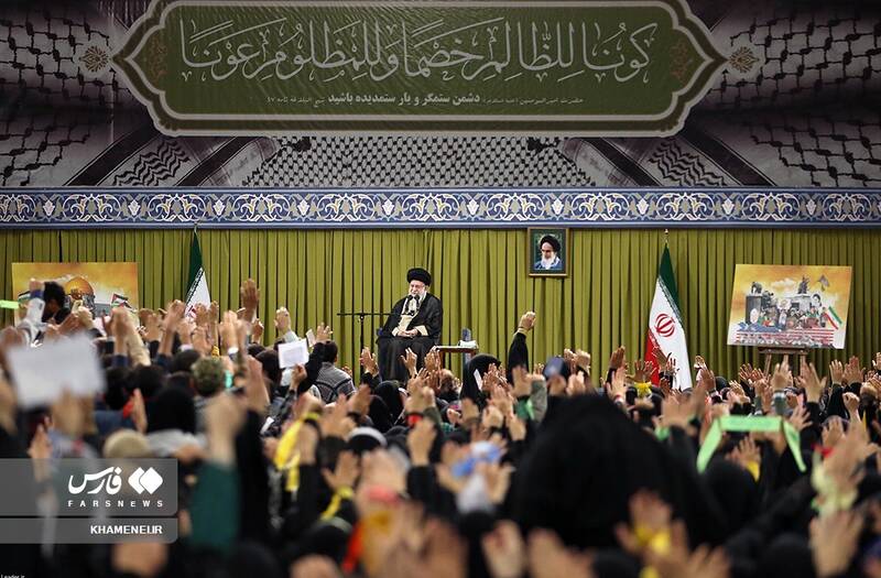 دختری که پس از دیدار با رهبر، دست پر به روستایش برمیگردد