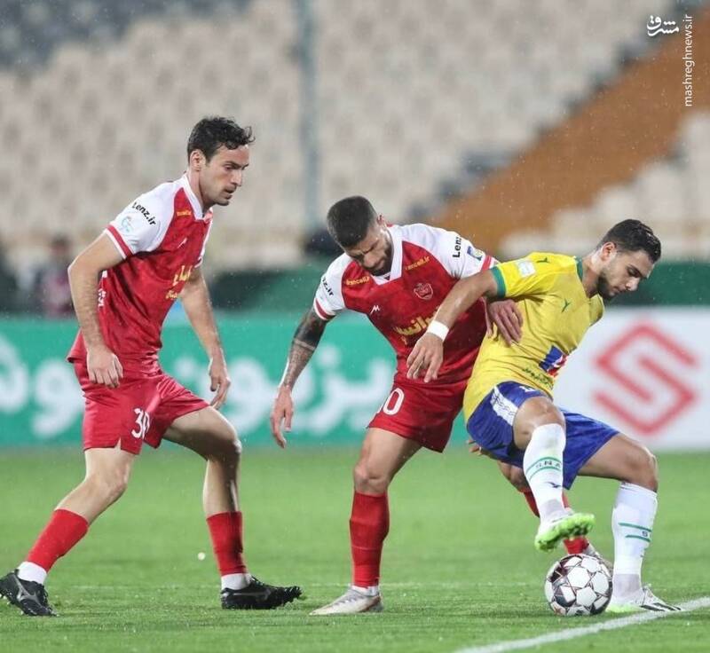 توقف پرسپولیس مقابل صنعت نفت ۱۰ نفره/ دست رد سرخپوشان به صدر جدول +عکس