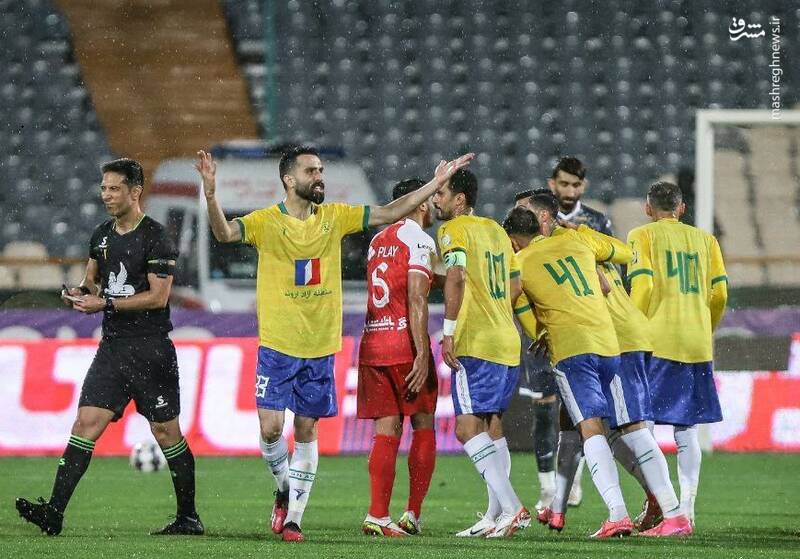 توقف پرسپولیس مقابل صنعت نفت ۱۰ نفره/ دست رد سرخپوشان به صدر جدول +عکس