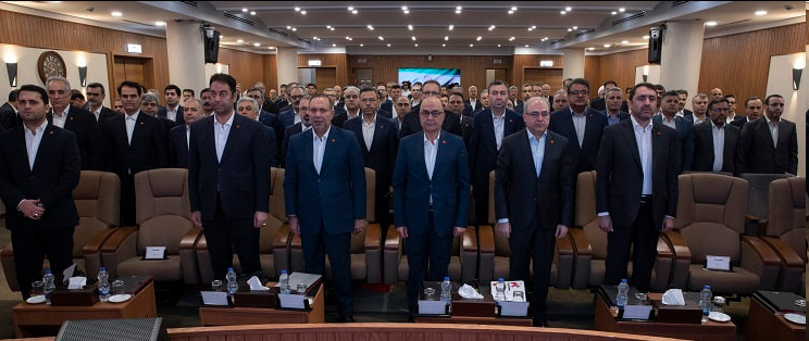 مراجعه حضوری مردم به شعب با توسعه محصولات جدید بانک ملت، کاهش می یابد