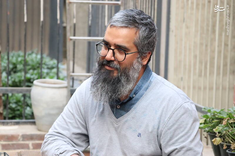 ماجرای خرید گیتار و چفیه رهبری