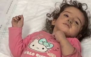 فیلم/ نجات کودکی فلسطینی پس از دو روز ماندن زیر آوار در غزه