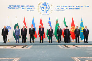 عکس یادگاری در شانزدهمین اجلاس سران کشورهای عضو اکو