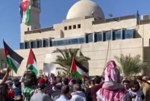 تجمع اردنی‌ها مقابل سفارت رژیم صهیونیستی در امان