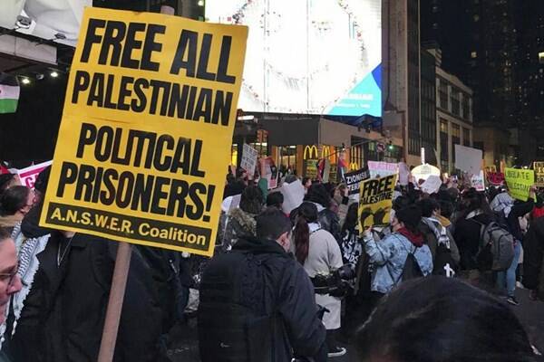 حامیان فلسطین دفتر روزنامه نیویورک تایمز را اشغال کردند+فیلم