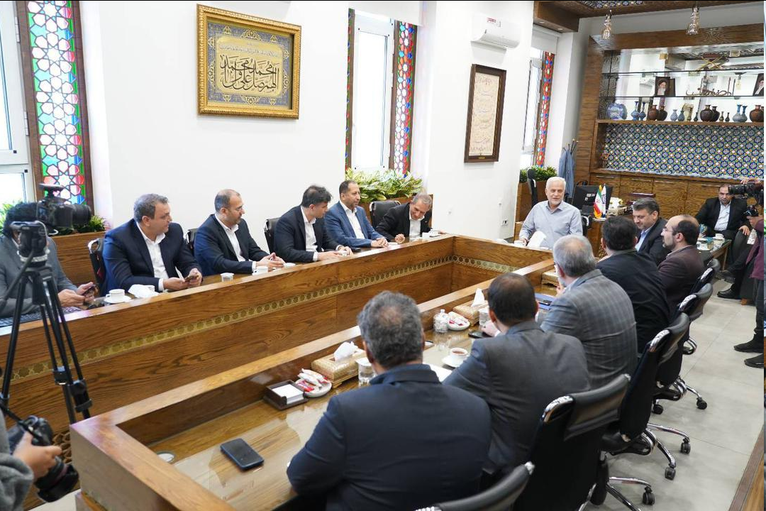 پنجاه دستگاه اتوبوس گروه بهمن به اصفهان میرود