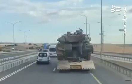 فیلم/ لحظه انتقال یکی از تانک‌های منهدم شده اسرائیل در غزه