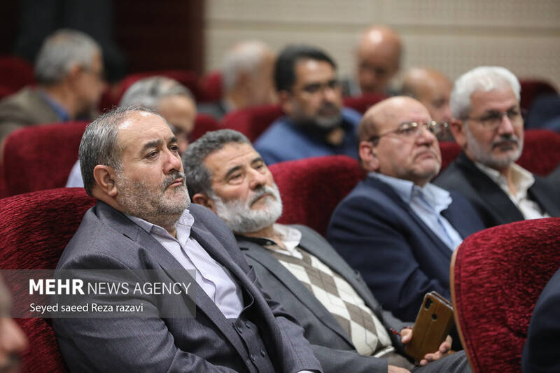 نشست دبیران استانی احزاب جبهه تحول خواهان انقلابی بعدازظهر امروز پنج شنبه ۲۵ آبان ماه ۱۴۰۲ با حضور و سخنرانی علیرضا زاکانی شهردار تهران و غلامعلی حدادعادل رئیس شورای ائتلاف نیروهای انقلاب اسلامی در سالن صدرا تهران برگزار شد