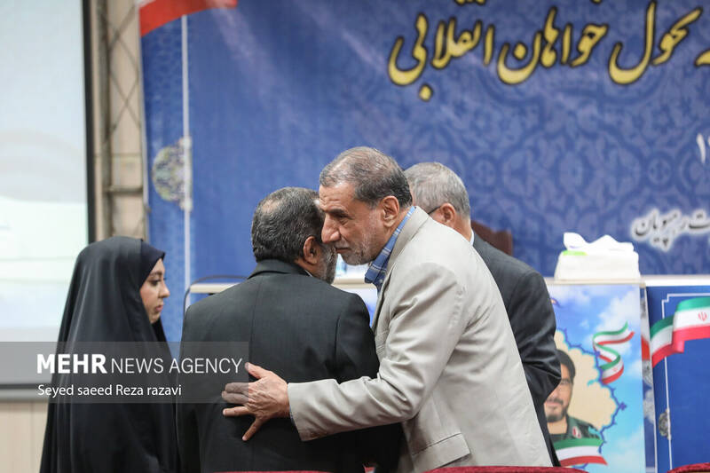 نشست دبیران استانی احزاب جبهه تحول خواهان انقلابی بعدازظهر امروز پنج شنبه ۲۵ آبان ماه ۱۴۰۲ با حضور و سخنرانی علیرضا زاکانی شهردار تهران و غلامعلی حدادعادل رئیس شورای ائتلاف نیروهای انقلاب اسلامی در سالن صدرا تهران برگزار شد